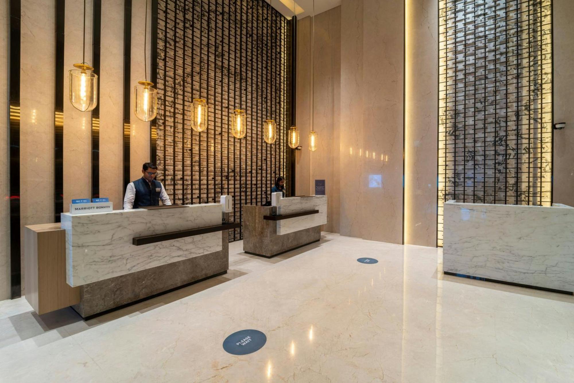 Courtyard By Marriott Vadodara Bagian luar foto